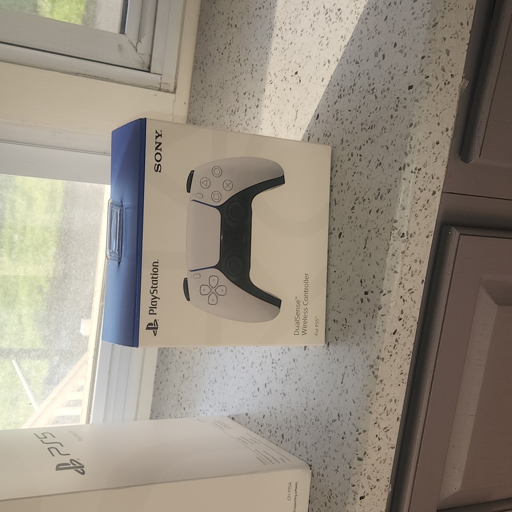 PS5 w/ extra controller - Picture 3 of 4